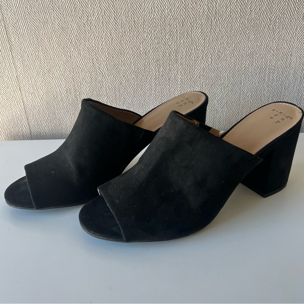 A.N.D eawy: Black Suede Block Heel Shoes
